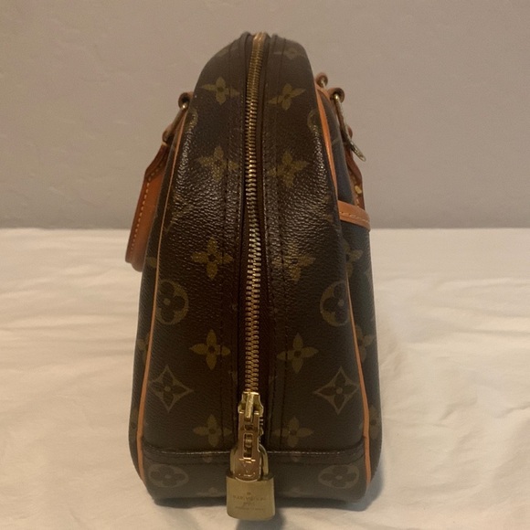 ๐ฏ Authentic Louis Vuitton Trouvile Monogram Canvas bag. - Picture 7 of 17